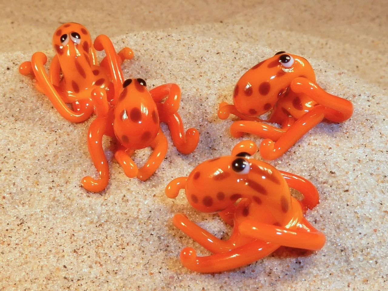Skleněná figurka oranžové chobotnice