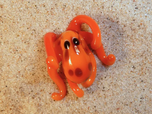 Skleněná figurka oranžové chobotnice