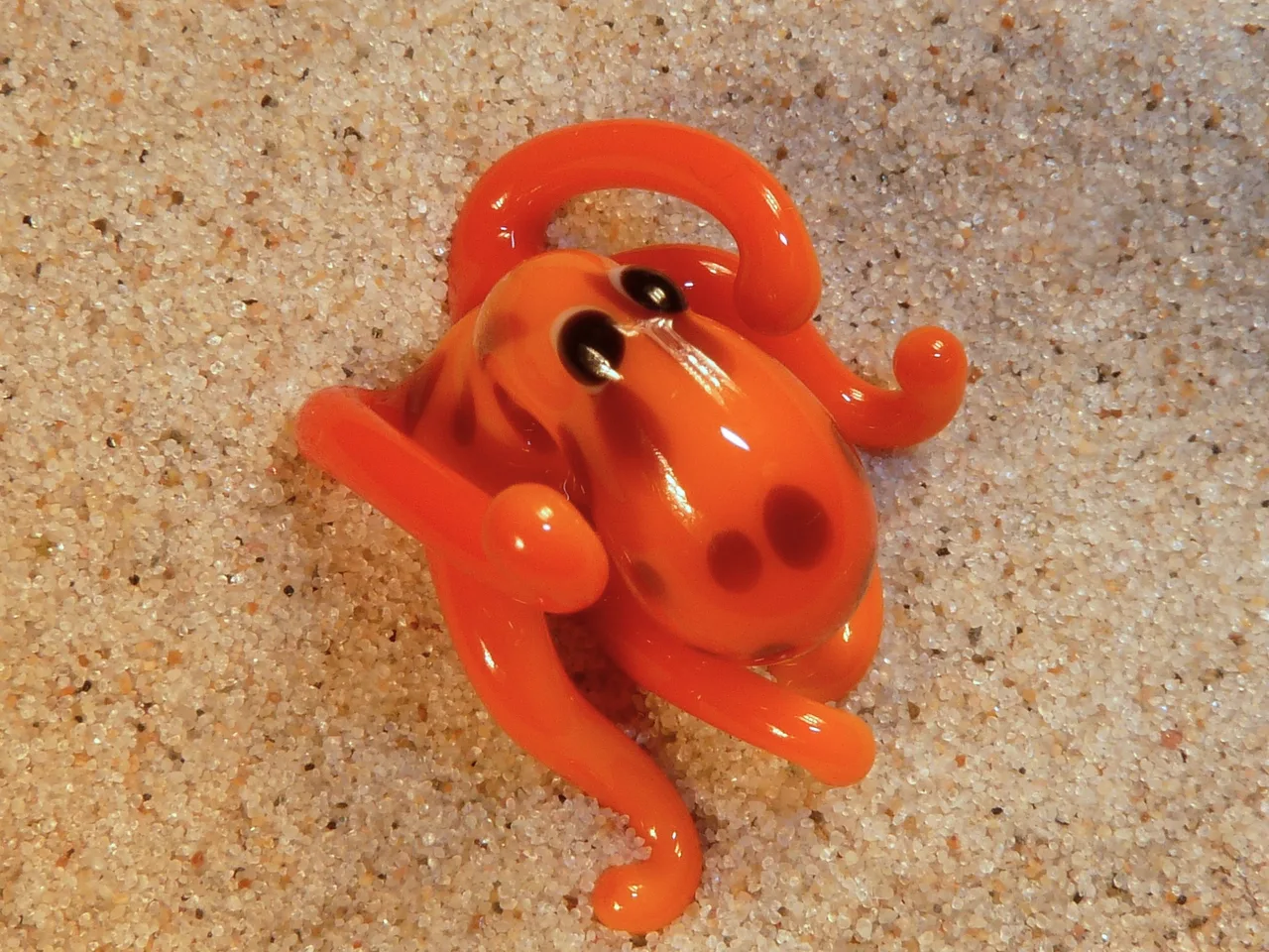 Skleněná figurka oranžové chobotnice