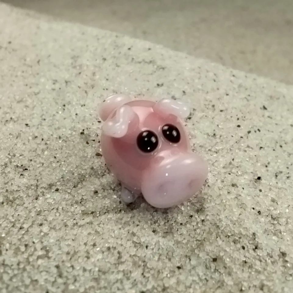 Skleněná figurka růžového prasátka