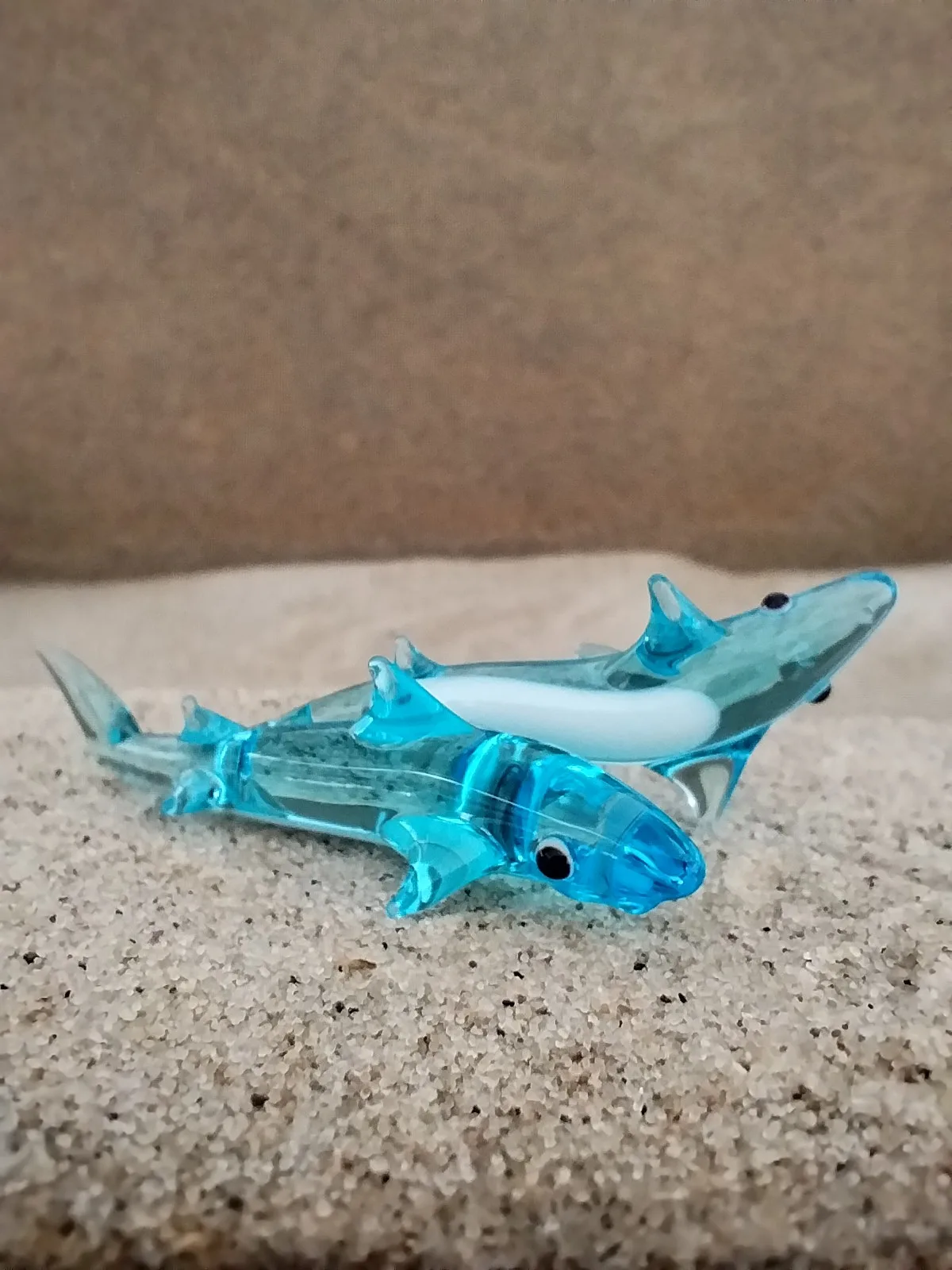 Skleněná figurka světle modrého žraloka