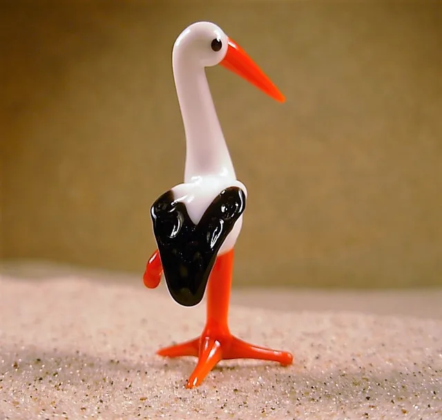 Skleněná figurka čápa bílého
