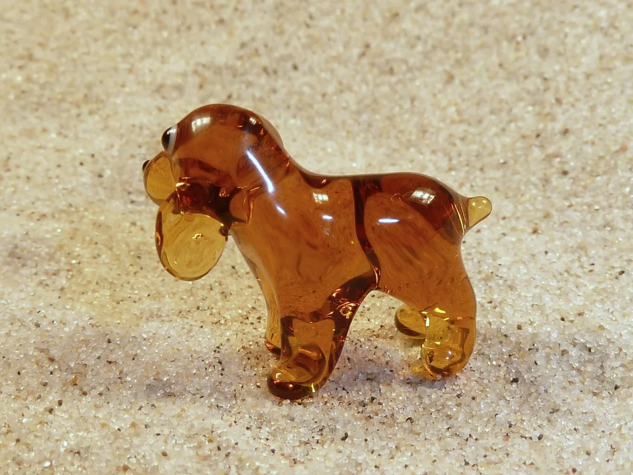 Skleněná figurka kokršpaněla
