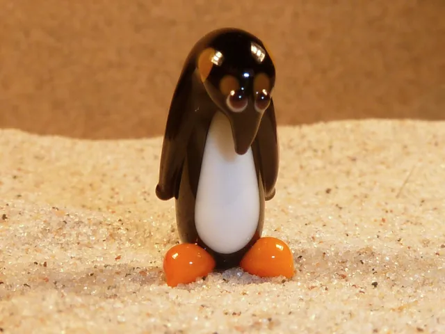 Skleněná figurka tučňáka