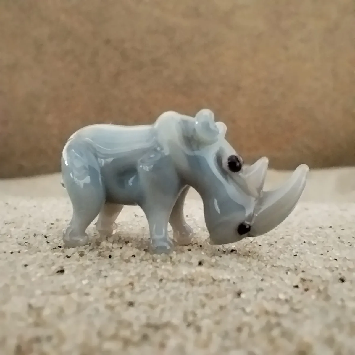 Skleněná figurka nosorožce