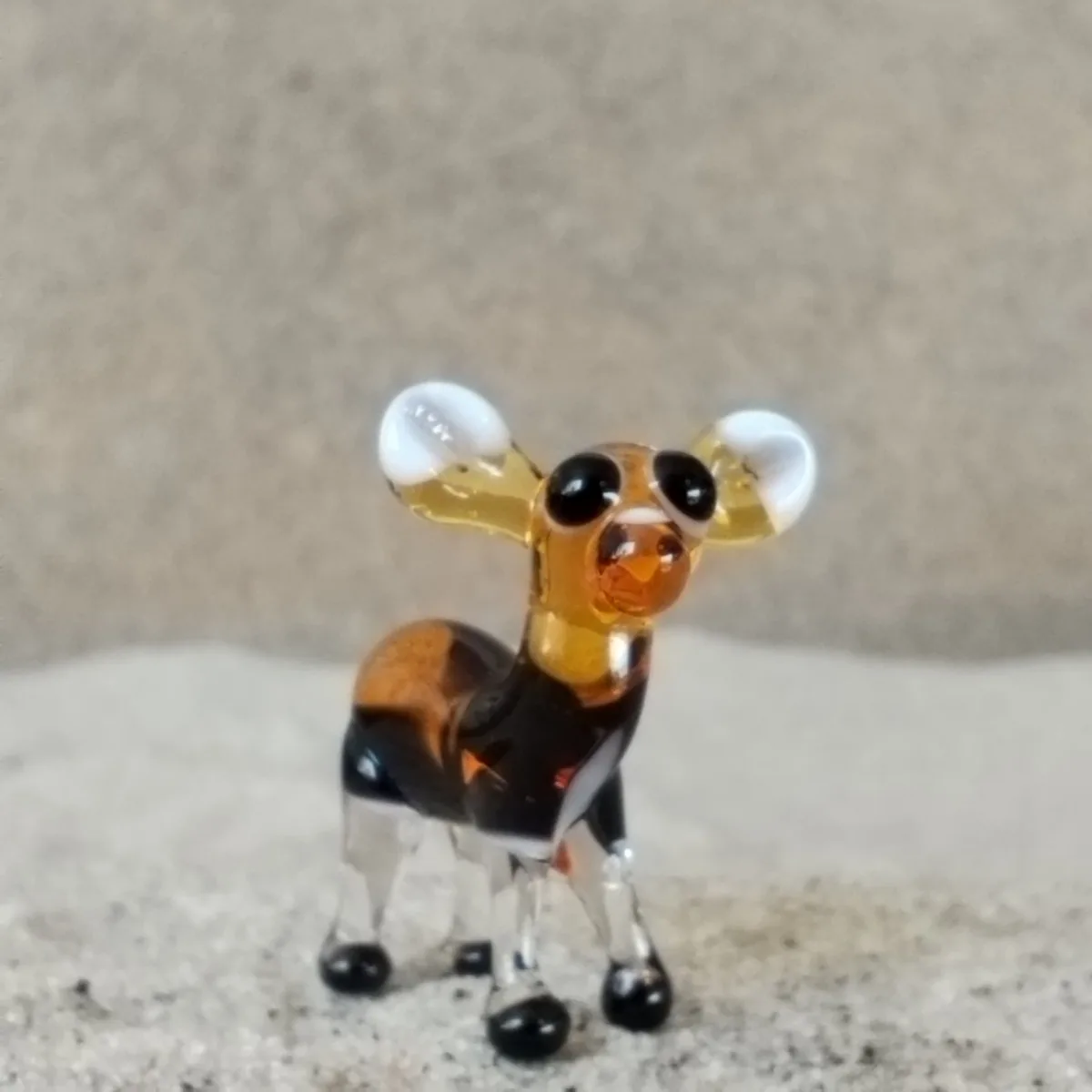 Skleněná figurka samice antilopy skákavé