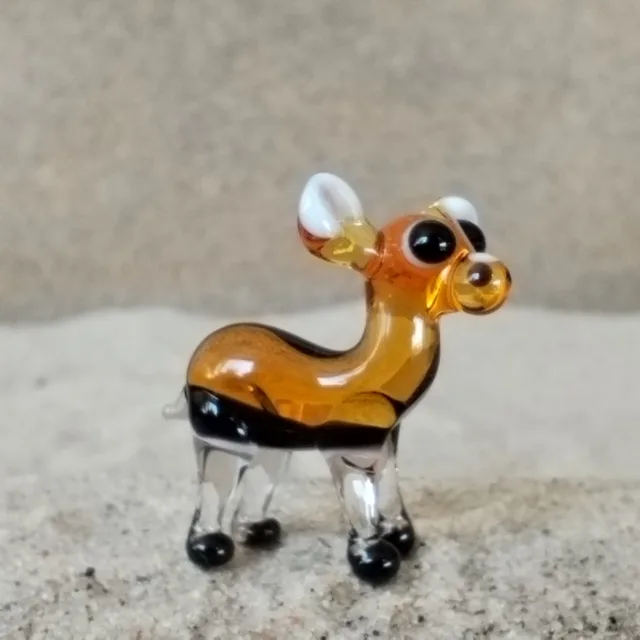 Skleněná figurka samice antilopy skákavé