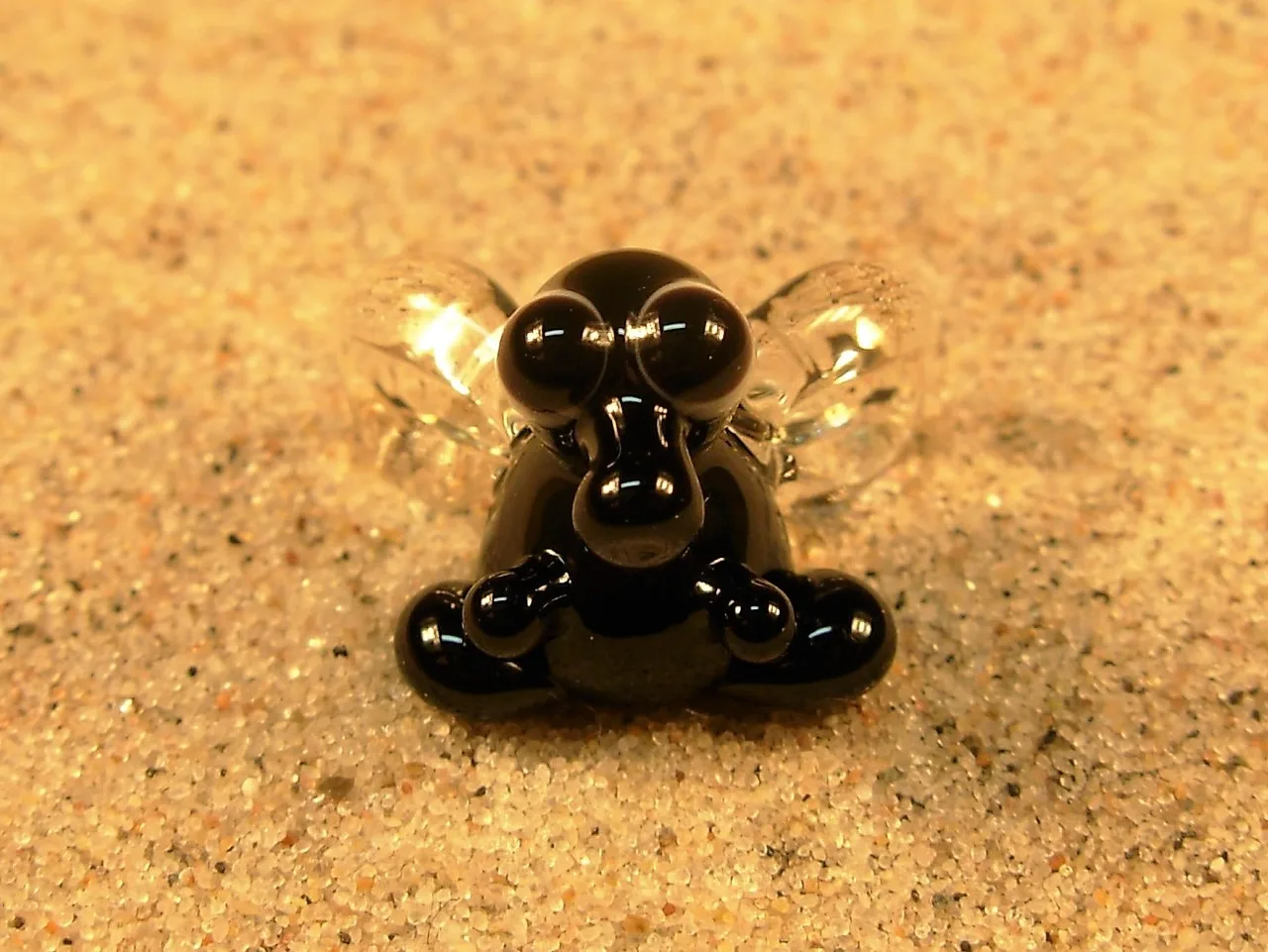 Skleněná figurka mouchy