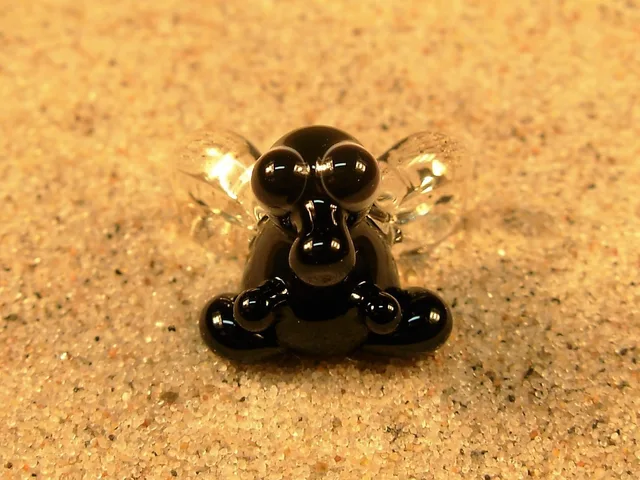 Skleněná figurka mouchy