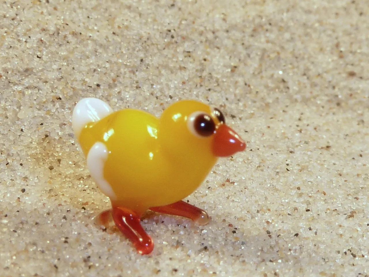 Skleněná figurka kuřete