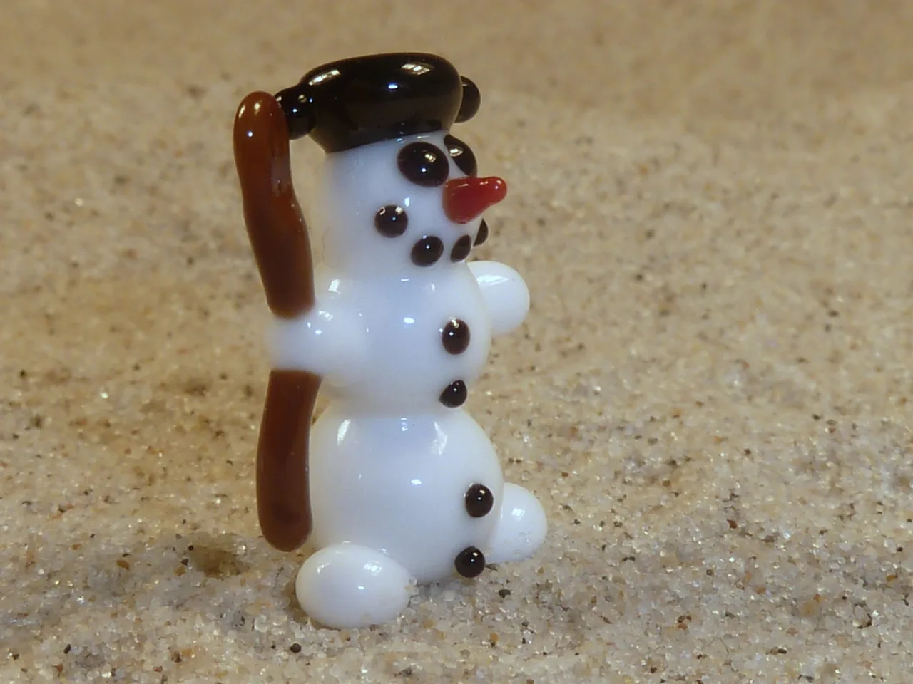 Skleněná figurka sněhuláka