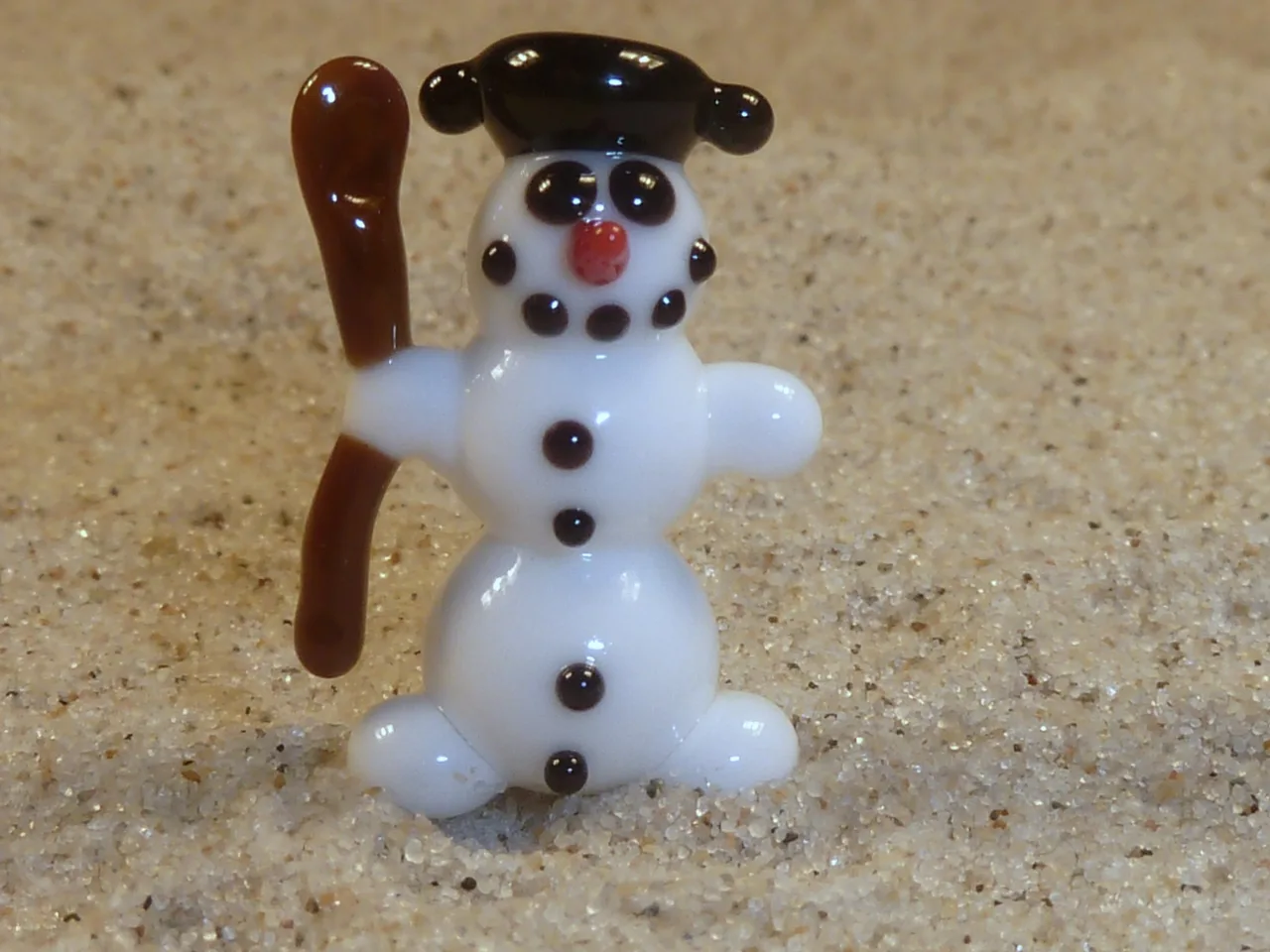 Skleněná figurka sněhuláka