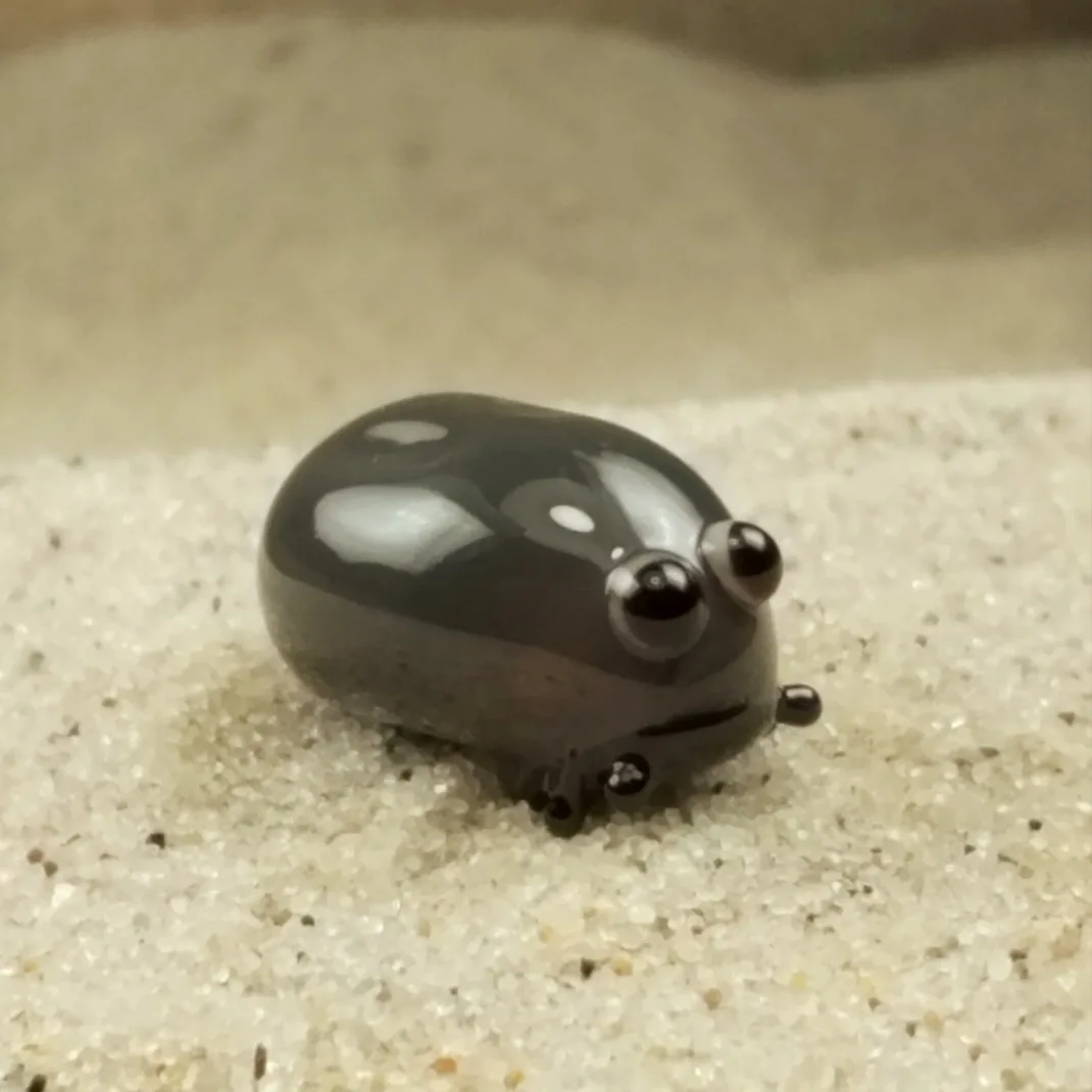 Skleněná figurka klíštěte