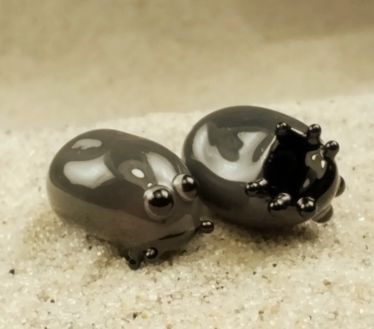 Skleněná figurka klíštěte