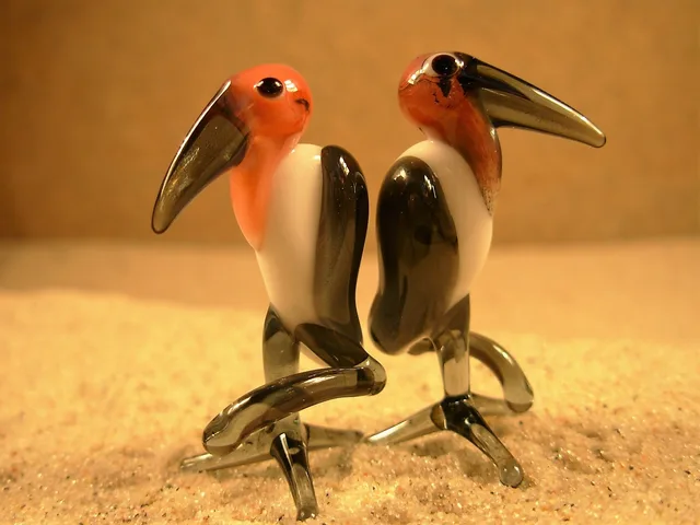 Skleněná figurka marabu