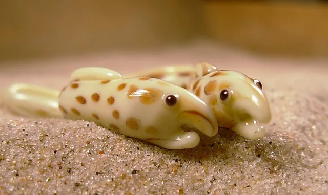 Skleněná figurka murény