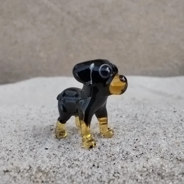 Skleněná figurka rotvajlera