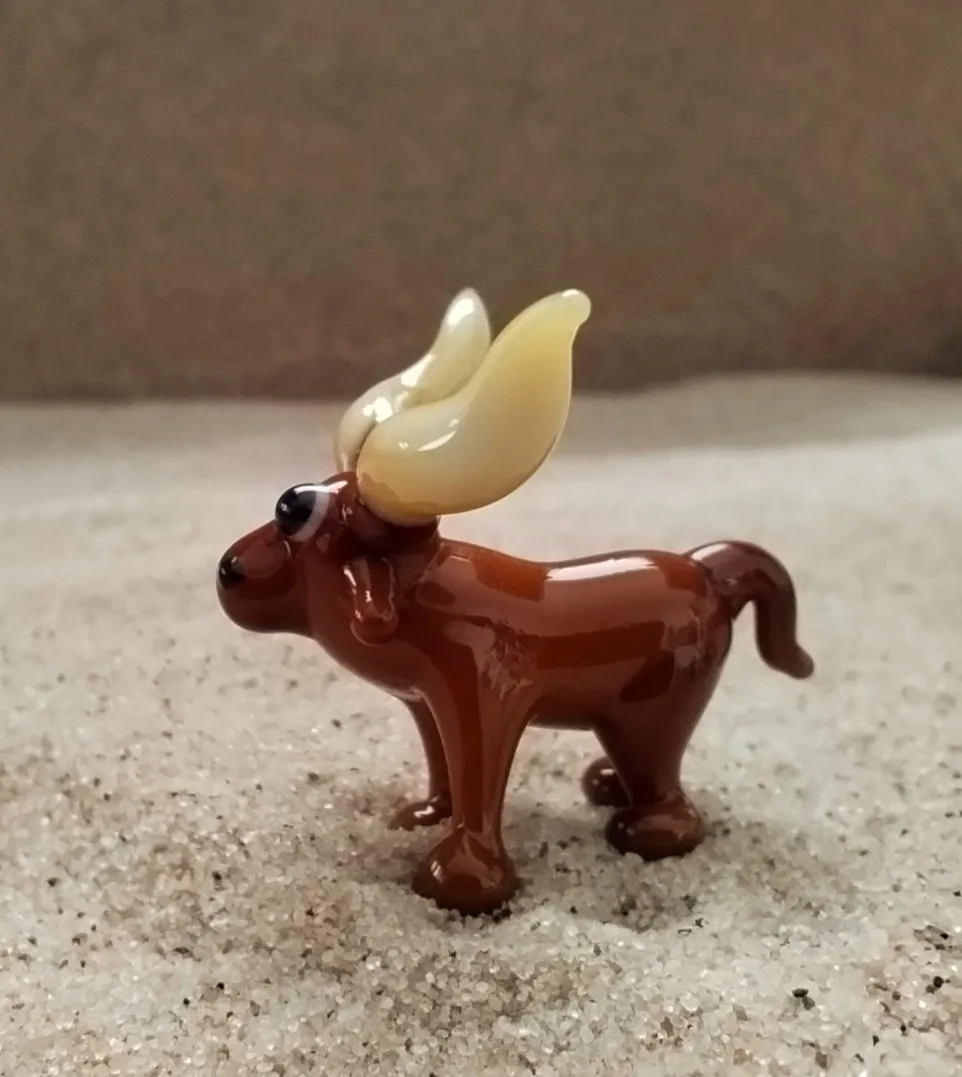 Skleněná figurka býka watusi