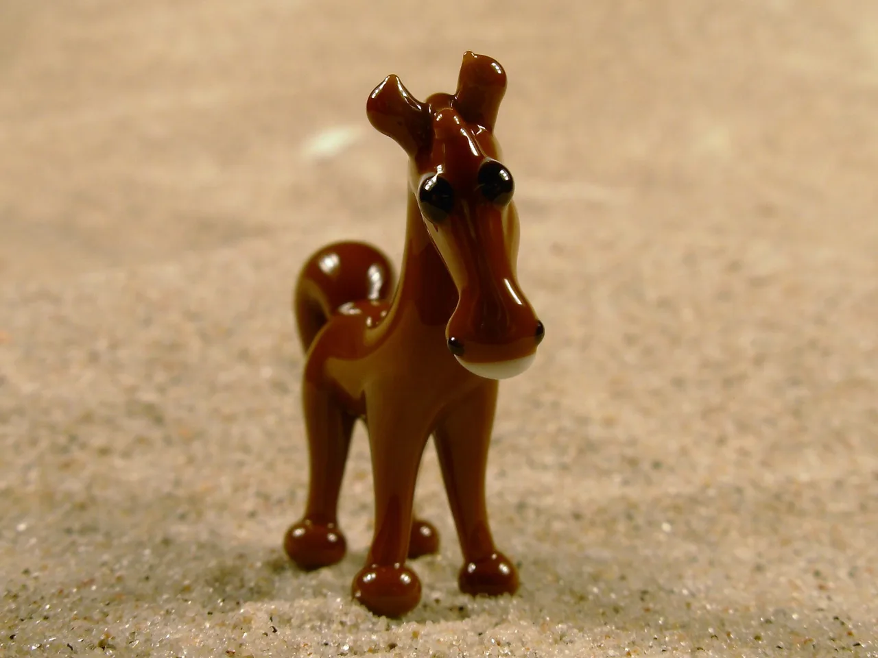 Skleněná figurka koně