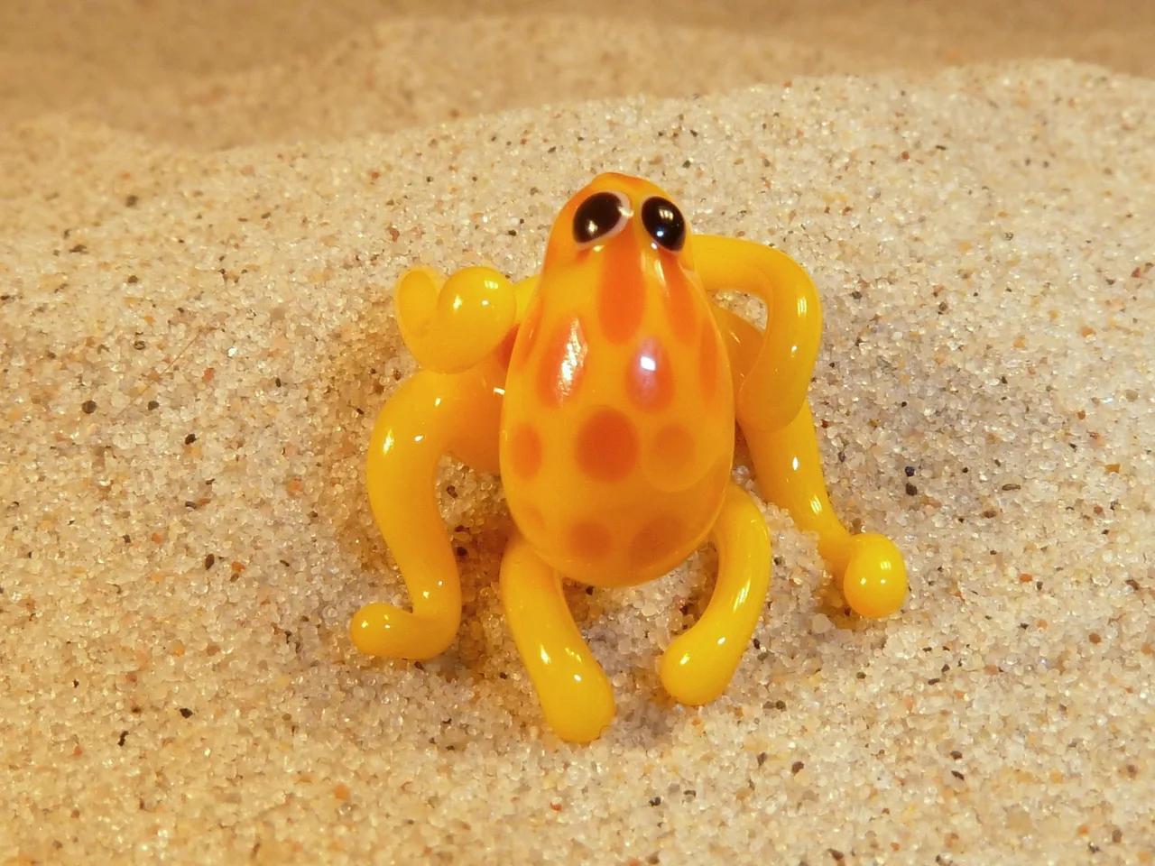 Skleněná figurka žluté chobotnice