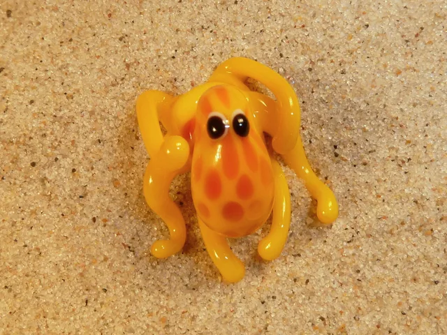 Skleněná figurka žluté chobotnice